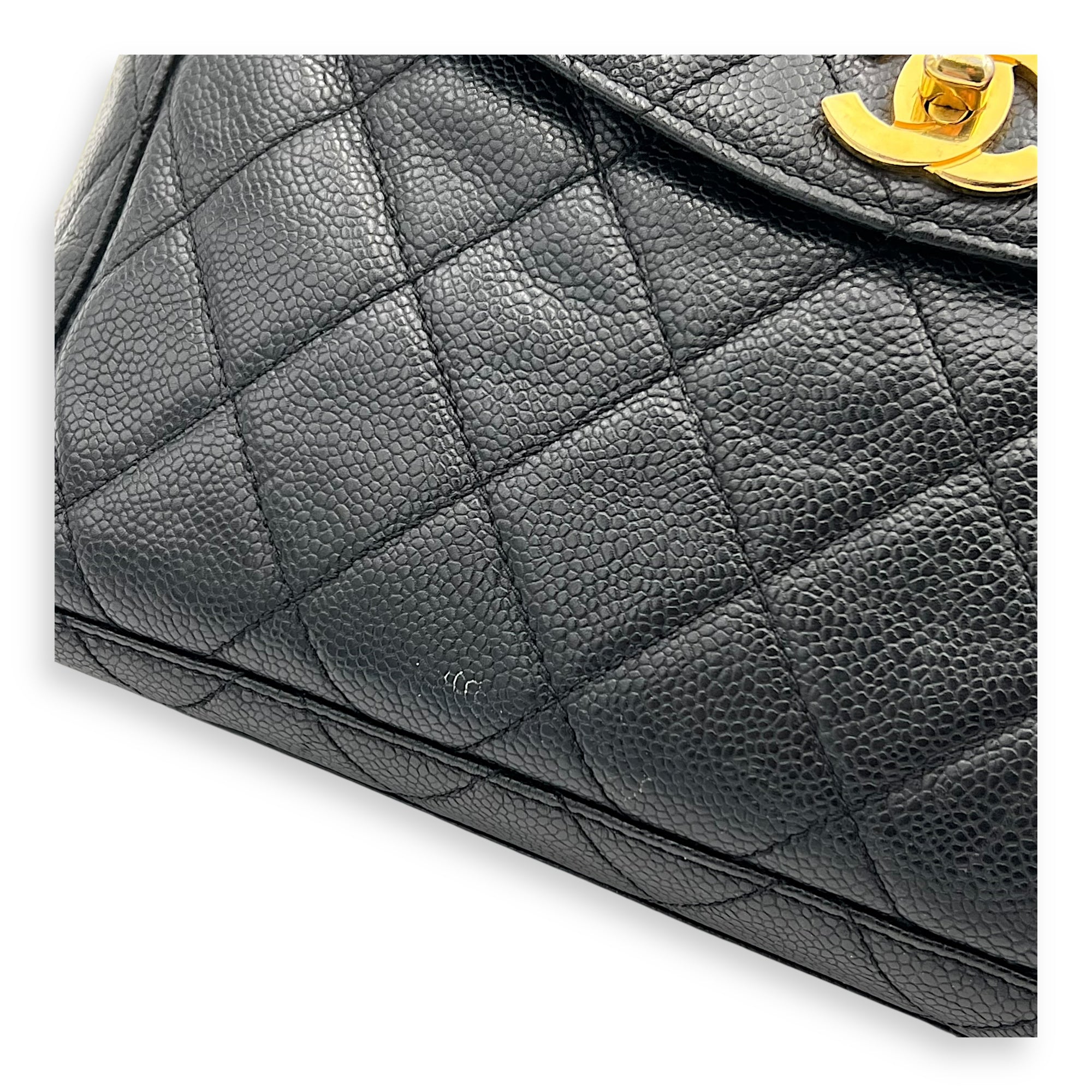 Vintage CC lock Shoulder Bag Black in Caviar Leather, Gold hardware - Image 13