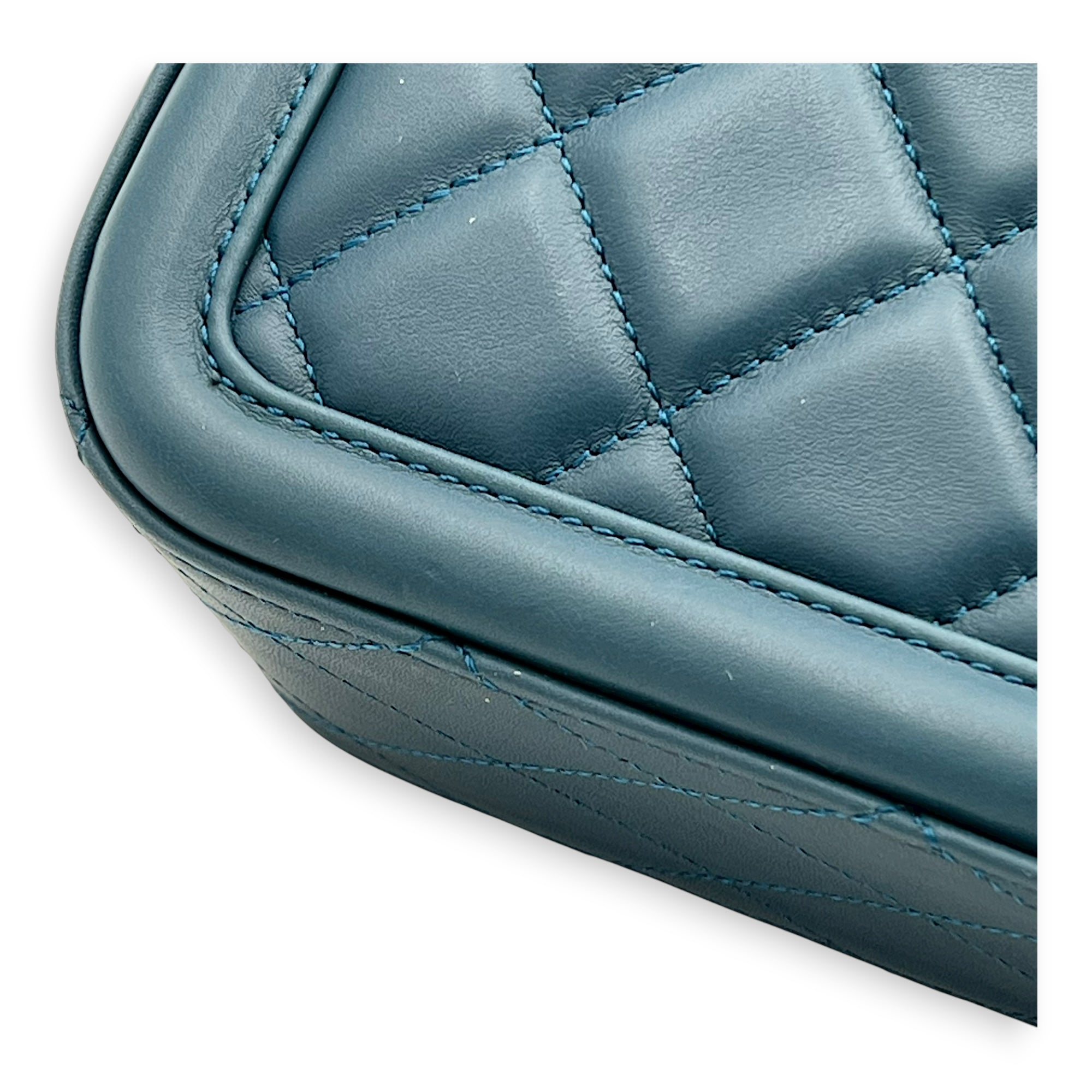 Quilted Green Shoulder Bag in Calfskin, Gold hardware - Image 7