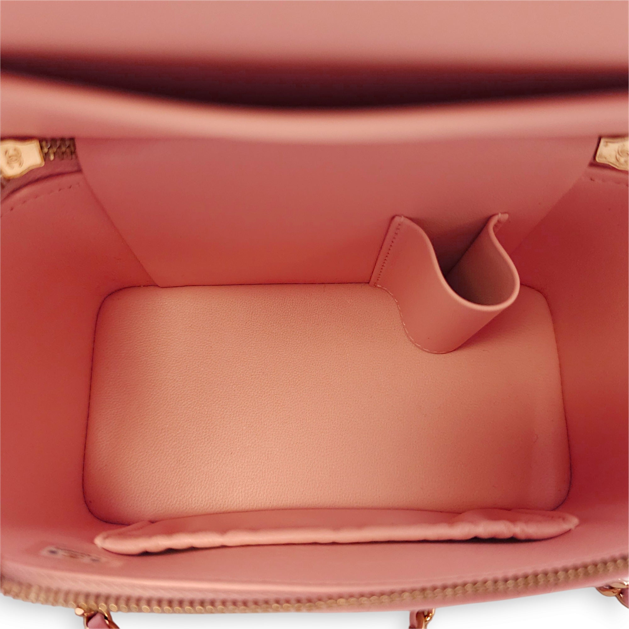 Double Layer 16x13x8.5cm Pink Vanity Bag in Glazed Calf, Gold hardware - Image 7
