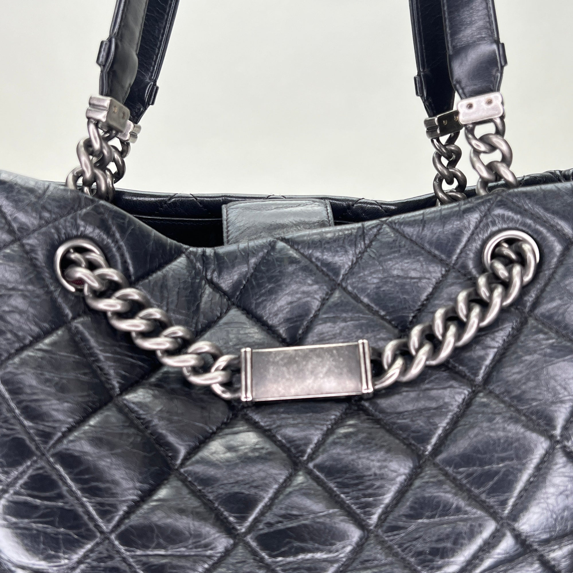 Glazed Quilted Nameplate Tote Tote bag in Calfskin, Ruthenium Hardware - Image 8