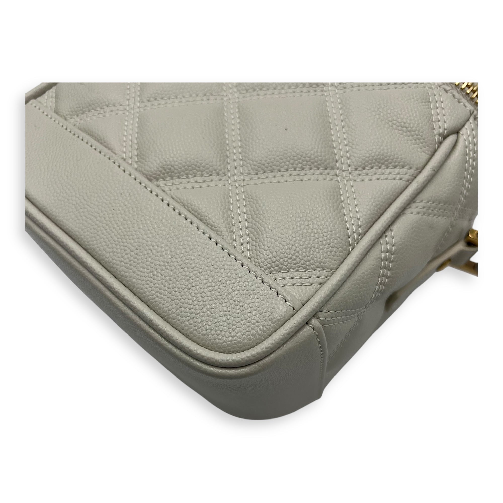 Quilted 80's Vanity Bag White in Calfskin, Gold hardware - Image 11