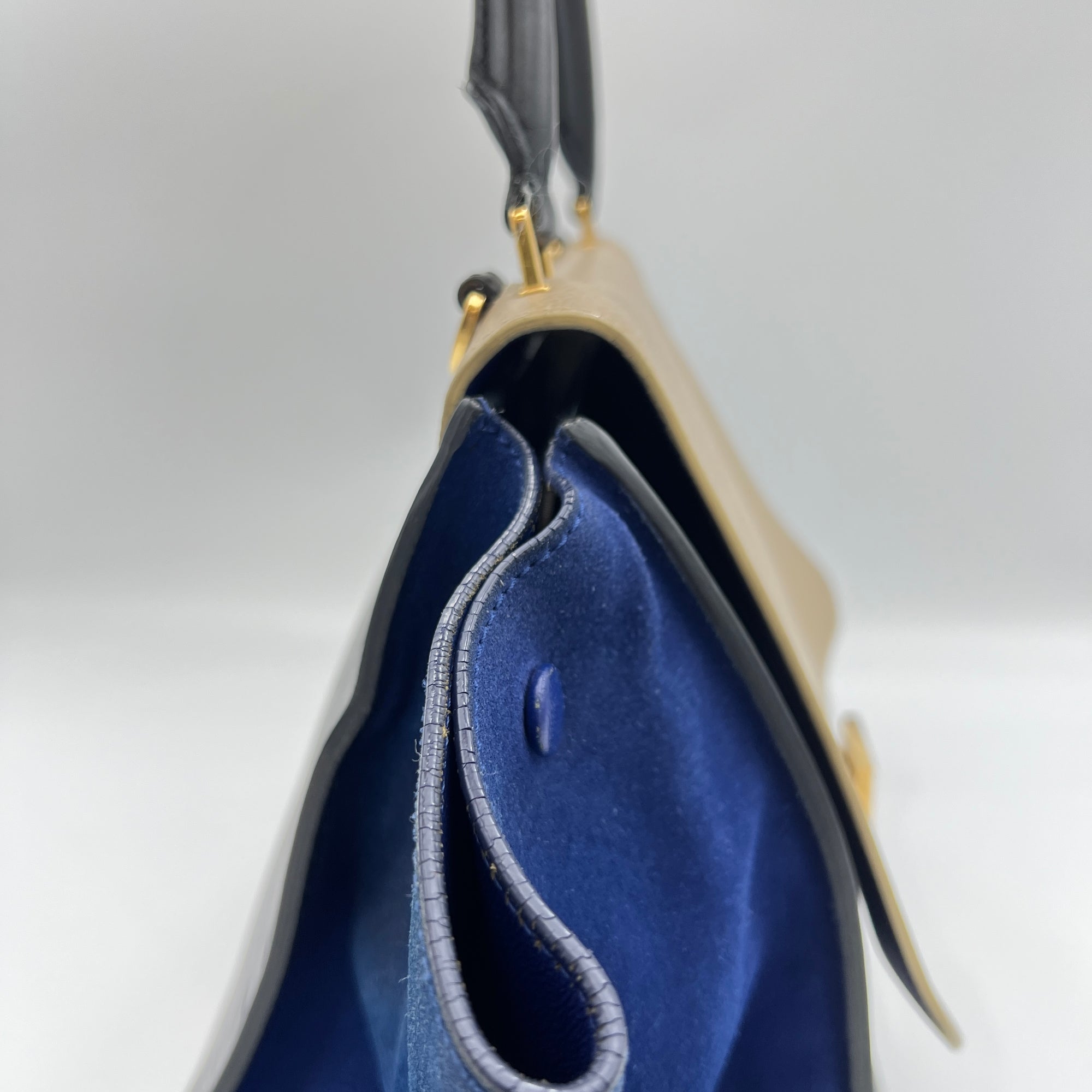 Trapeze Medium Top handle bag in Calfskin, Gold Hardware - Image 9